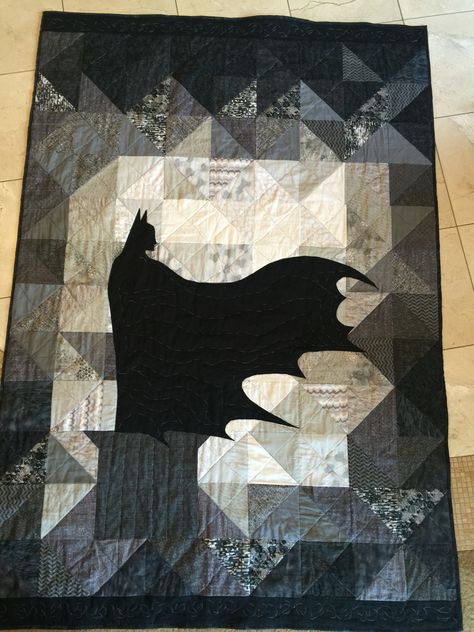 Batman Quilt...based on an art print. HST blocks with Batman Silhouette appliqué Bat Quilt, Batman Quilt, Superhero Quilt, Hst Blocks, Batman Silhouette, Batman Ideas, Colchas Quilting, Halloween Quilt Patterns, Princess Crowns