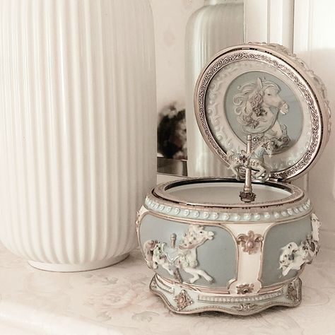 carousel music box. Ballerina Music Box Aesthetic, Music Jewelry Box Vintage, Ballerina Music Box Vintage, Music Box Aesthetic, Changeling Dnd, Secret Friend, Antique Music Box, Ocean Music, Carousel Music Box