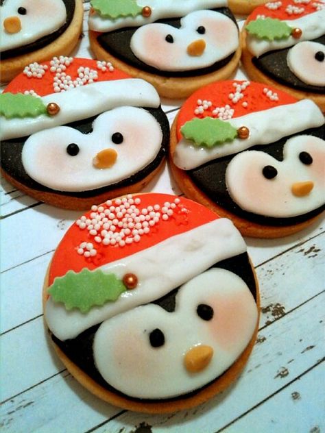 Penguin Oreo Cookies, Penguin Sugar Cookies, Penguin Macarons, Penguin Christmas Cookies, Round Snowman Cookies, Penguin Cookies, Christmas Cutout Cookies, Christmas Sugar Cookies Decorated, Christmas Yummies