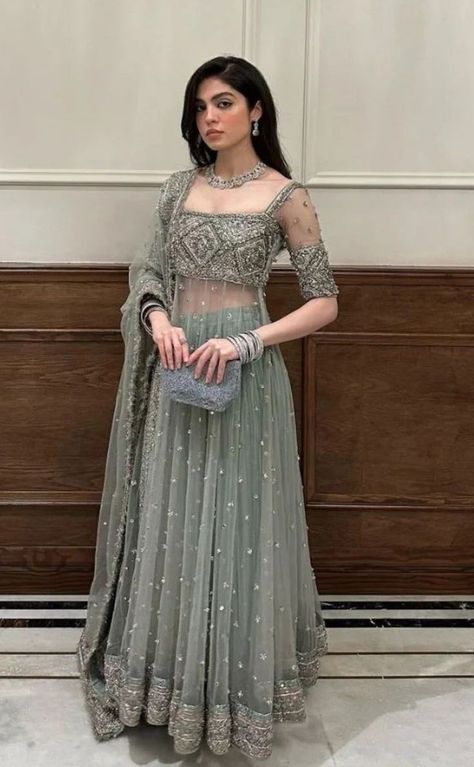 Desi Dress, Lehenga Designs Simple, Fancy Sarees Party Wear, Traditional Indian Dress, Pakistani Fancy Dresses, Salwar Kamiz, Indian Dresses Traditional, Fancy Dresses Long, Indian Bridal Dress