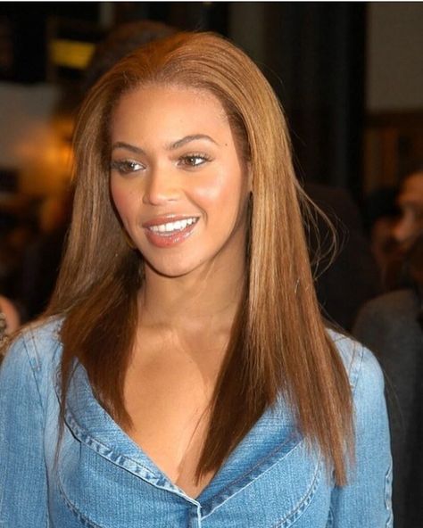 Beyoncé Brown Hair, Beyonce Blonde Hair 2000s, Beyonce Honey Brown Hair, Early 2000s Beyonce, Beyonce Light Brown Hair, Beyonce Brown Hair, Beyonce Natural Hair, Beyoncé Hair, Beyonce Blonde Hair