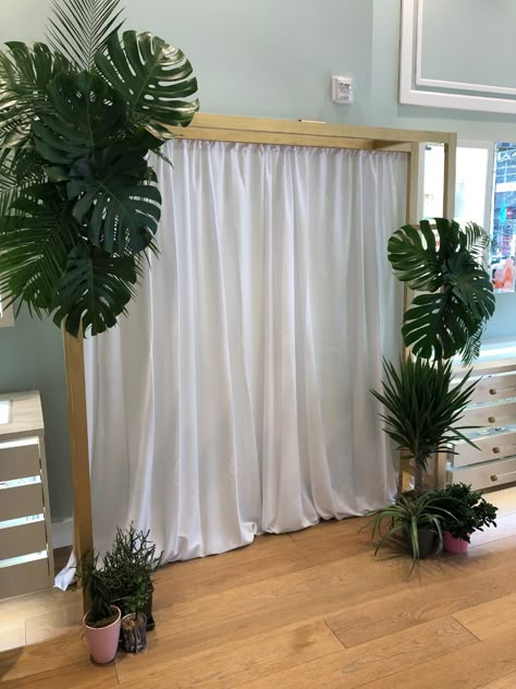 Hawaii Backdrop Photo Booths, Hawaiian Photo Backdrop, Palm Backdrop, Princess Birthday Party Decorations Diy, Arch Arrangement, Tropical Wedding Decor, Bridal Decor, Coin Photo, Decor Engagement