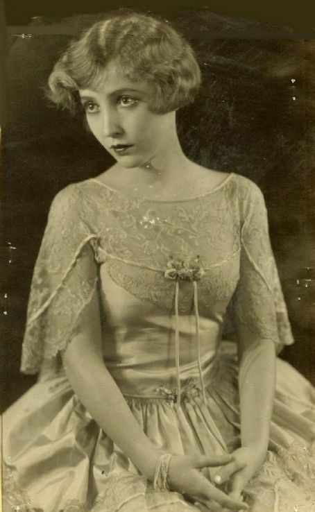 Bessie Love Pinup Inspiration, Bessie Love, 20th Century Women, Colorized Photos, Hooray For Hollywood, Delicate Features, 20s Fashion, Hollywood Icons, Love Photo