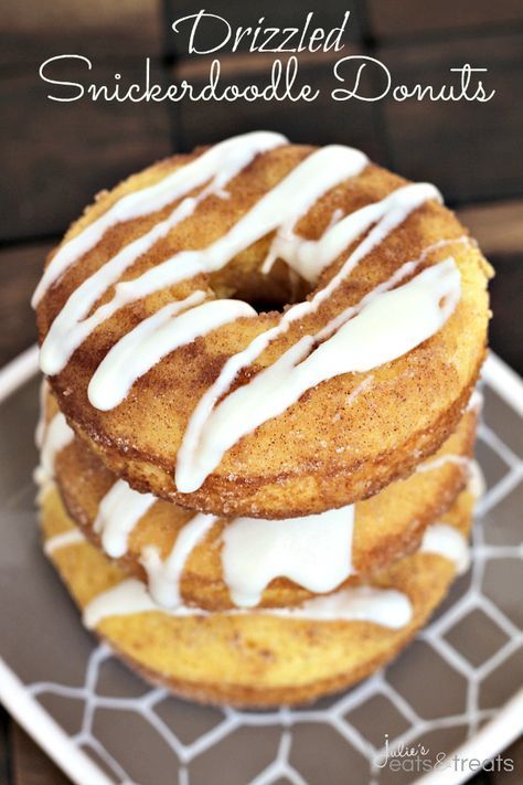 Drizzled Snickerdoodle Donuts ~ Light, Fluffy Donuts Rolled in Cinnamon Sugar and Topped with a Vanilla Drizzle! Glazed Donuts, Homemade Donuts, Doughnut Recipe, Delicious Donuts, Baked Donuts, Party Desserts, Donut Recipes, Snickerdoodles, Yummy Sweets