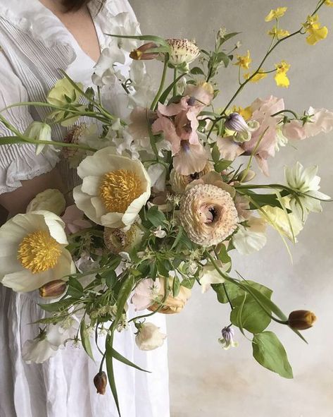 Mina top fem Wedding Flower Arrangements, Bouquet Of Flowers, Flower Farm, Cut Flowers, Love Flowers, Spring Wedding, Pretty Flowers, Spring Flowers, Bridal Bouquet