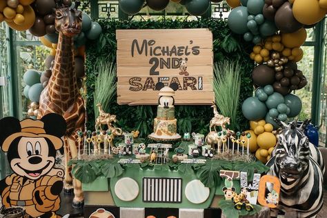 Disney Safari Birthday, Mickey Mouse Safari Cake, Safari Dessert Table, Invitation Mickey Mouse, Γενέθλια Mickey Mouse, Safari Birthday Party Decorations, Safari Birthday Invitation, Mickey Mouse Logo, Safari Cake