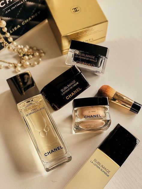 Chanel Beauty Products, Chanel Beauty Aesthetic, Moodboard Coquette, Chanel Makeup Set, Luxury Presents, Chanel Skincare, Chanel Products, Chanel Sublimage, Chanel Aesthetic