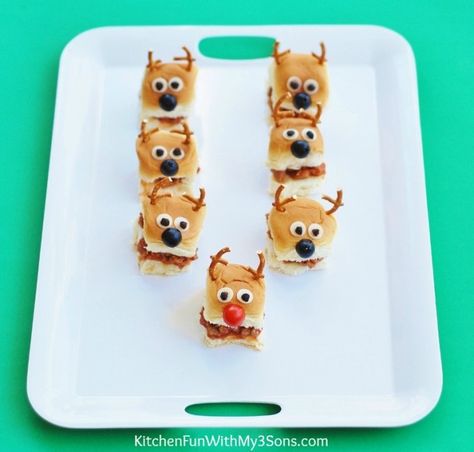 Christmas Reindeer Sloppy Joe Sliders Sloppy Joe Sliders, Sloppy Joes Sliders, Outdoor Nativity Sets, Fun Christmas Party Ideas, Hawaiian Bread, Appetizers For Kids, Christmas Main, Outdoor Nativity, Christmas Recipes Easy