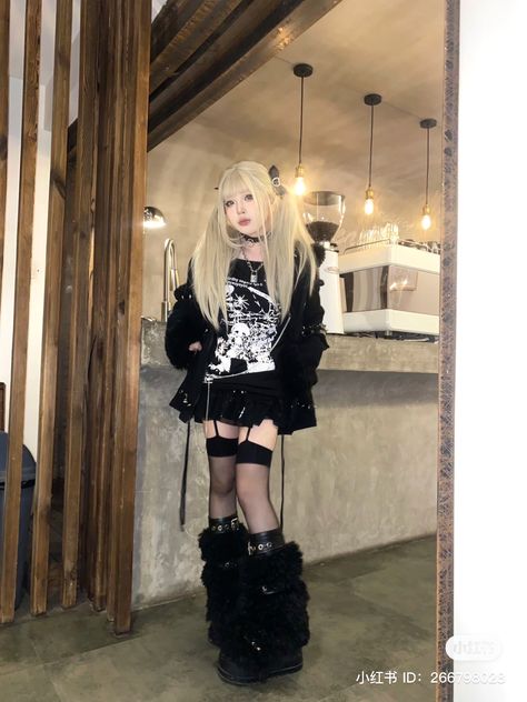 Emo Gyaru Fashion, Gyaru Kei Fashion, Babymetal Concert Outfit Ideas, Kawaii Black Outfits, Black Gyaru Outfit, Vkei Fashion Women, Japanese Alt Fashion, Dark Harajuku Fashion, Girly Emo Outfits