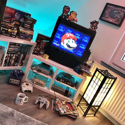 Retro Gaming Room, Nintendo Room, Gaming Bedroom Ideas, Video Game Organization, Video Game Room Decor, Gaming Bedroom, Small Game Rooms, Nerd Room, Retro Games Room