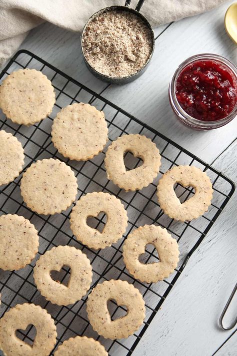 Linzer Cookies With Almond Flour, Raspberry Almond Linzer Cookies, Almond Linzer Cookies, Viennese Cookies, Linzer Tart Cookies, Raspberry Linzer Cookies, Sable Cookies, Almond Flour Recipes Cookies, Fruity Cookies