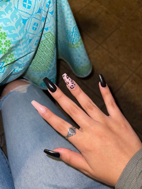 Light Pink Nails With Black Tips, Nails Acrylic Black And Pink, Black And Light Pink Nails, Baby Pink And Black Nails, Light Pink And Black Nails, Black And Pink Nails Ideas, Cheetah Acrylic Nails, Cheetah Nails, Light Pink Nails