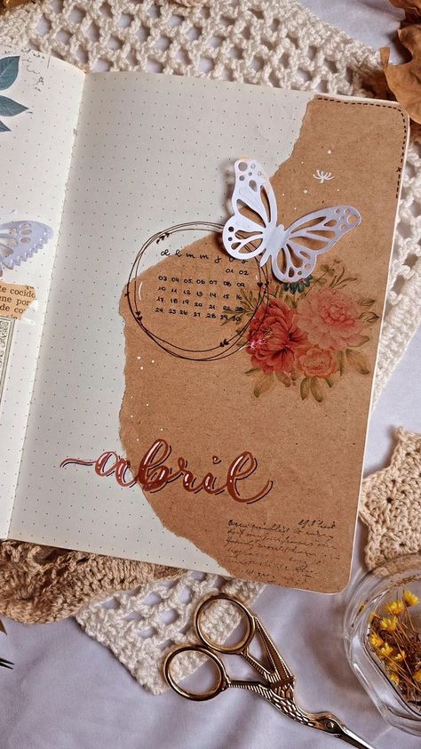 Bullet Journal Abril, Types Of Journaling, Sketchbook Aesthetic, Journaling Techniques, Journal 2024, Scrapbook Cover, Bullet Journal Quotes, Book Cover Diy, Scrapbooking Journal