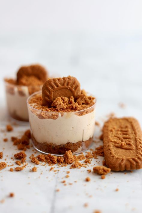 Ambers Kitchen, Tiny Portions, Cheesecake Cups Recipe, Dessert Shooters Recipes, Biscoff Cheesecake, Cheesecake In A Jar, Cheesecake Cups, Dessert Candles, Festive Desserts