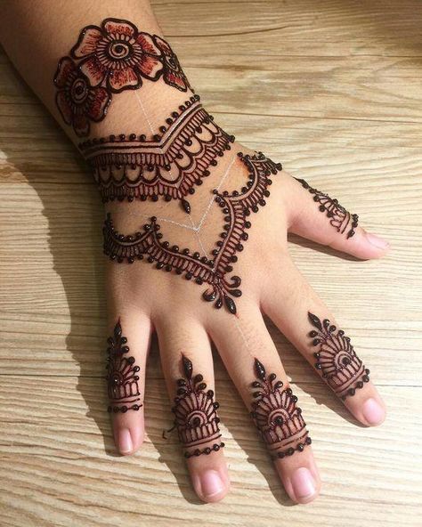 Mehndi Designs For Kids/Babies For Wedding Season Baby Mehndi Design, Short Mehndi Design, Henna Inspired Tattoos, Tato Henna, Henna Tattoo Hand, Henna Tattoo Designs Hand, Simple Henna Tattoo, Latest Henna Designs, Mehndi Designs For Kids