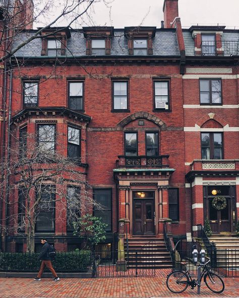 Boston Brick House, Boston House Exterior, Fall Houses, Boston Brownstone, Brownstone Homes, Boston House, Hipster Pants, Bungalow Style, Bungalow House Design