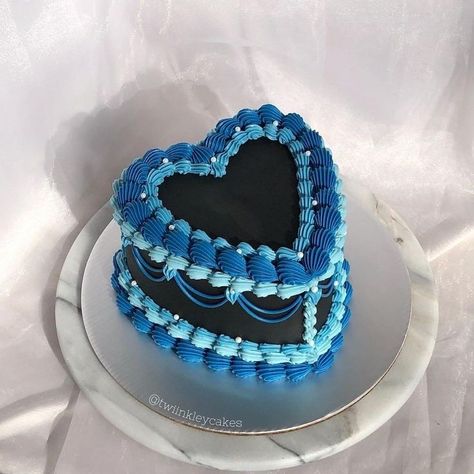 Heart Birthday Cake, Blue Birthday Cakes, Vintage Birthday Cakes, Heart Cakes, Heart Shaped Cakes, Cute Baking, Creative Birthday Cakes, Blue Cakes, Fashion Cakes