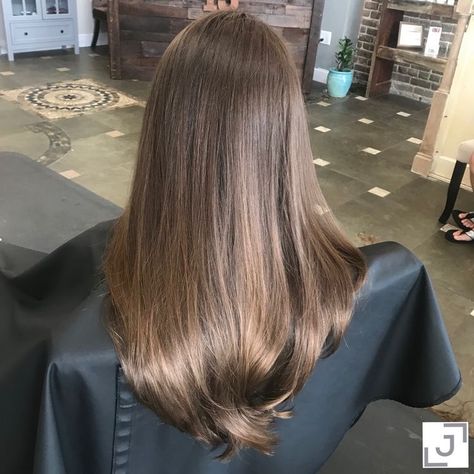 Glazed Brunette Hair, Pretty Brunette Hair, Glossy Brown Hair, Brunette Hair Inspiration, Shades Of Brunette, Light Brunette Hair, Balayage Hairstyle, Telur Dadar, Shine Hair