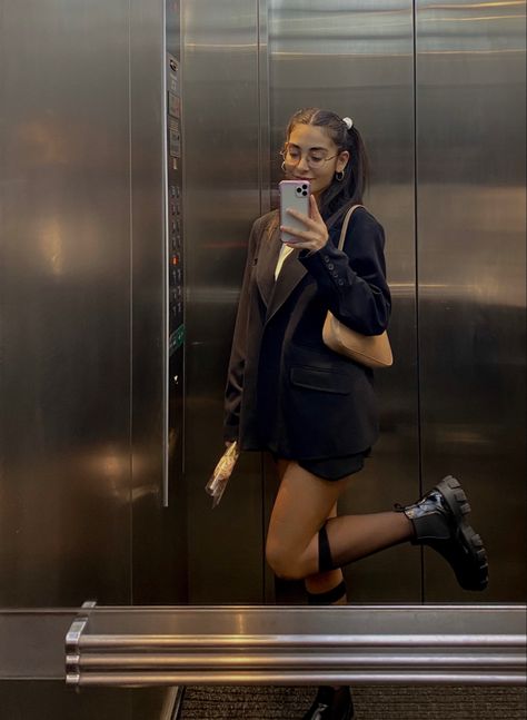 Black Knee High Socks Outfit, Mesh Socks Outfit, Black Socks Outfit, Chunky Boot Outfit, Oversized Black Blazer, Knee High Socks Outfit, Elevator Selfie, Black Knee High Socks, High Socks Outfits