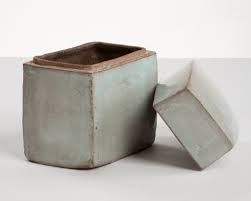 box inspiration Chung Lee, Clay Box, Slab Ceramics, Ceramic Lantern, Ceramic Box, Ceramics Inspiration, Pottery Handbuilding, Ceramic Boxes, Slab Pottery