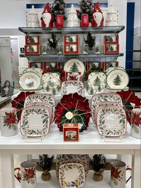 Christmas Boutique Decor, Supermarket Christmas Decoration, Christmas Retail Display, Holiday Merchandising Retail, Paul Mitchell Christmas Retail Display, Christmas Table Ware Retail Displays, Homegoods Endcaps, Marshalls Store, Tj Maxx Decor