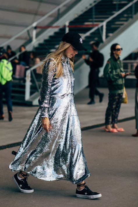 Feeling Bold? Opt For This Sparkly Dress and a Baseball Hat Paris Fashion Week Street Style, Women Fashion Edgy, Popsugar Fashion, Looks Street Style, Street Style Trends, Dresses 2020, Sparkly Dress, Mode Inspo, Fashion Week Street Style