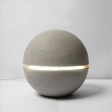 Cement Vase, Unique Table Lamp, Garden Globes, Diy Lampe, Candle Lamps, Cement Diy, Concrete Lamp, Concrete Diy Projects, Vase With Lights