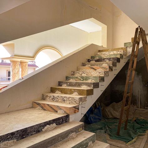 Artistic Staircase, Colored Stairs, Furniture Goals, Art Deco Stairs, Types Of Marble, Interior Design Hallway, Room Colours, Marble Staircase, Flooring For Stairs