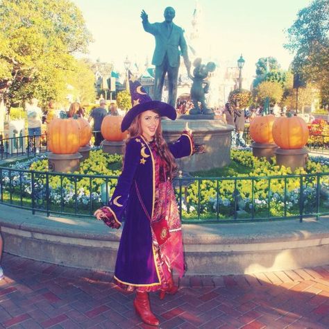 Halloweentown Costume, Halloween Town Movie, Halloween Time At Disneyland, Teacher Halloween Costumes, Disneyland Halloween, Scary Halloween Costumes, Teachers Halloween, Family Costumes, A Dinosaur