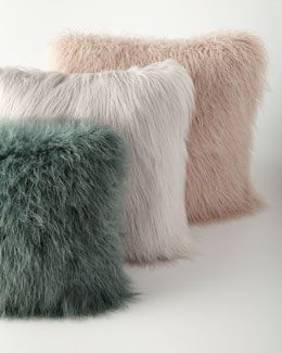 Faux Fur Pillow, Luxury Pillows, Fur Pillow, Pillows And Throws, My New Room, New Room, Dream Room, 인테리어 디자인, Room Diy