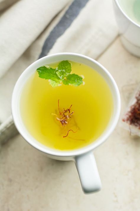 Saffron Tea Benefits, Saffron Tea Recipe, Saffron Health Benefits, Cozy Hot Drinks, Spanish Saffron, Saffron Tea, Saffron Benefits, Drying Mint Leaves, Saffron Recipes