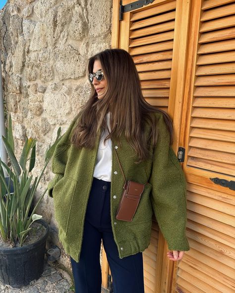 Olive Jacket Outfit, Skandinavian Fashion, Professional Outfits Women, London Outfit, Business Outfits Women, Stylish Work Attire, Cold Outfits, Corporate Outfits, Business Casual Outfits For Work