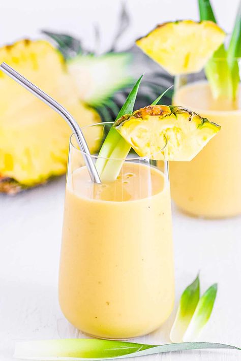 Mango Pineapple Banana Smoothie | The Picky Eater Pineapple Breakfast, Pineapple Shake, Tropical Fruit Smoothie, Pineapple Banana Smoothie, Pineapple Smoothie Recipes, Mango Banana Smoothie, Mango Pineapple Smoothie, Sweet Smoothies, Desserts Ideas