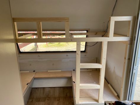 Caravan makeover bunkbed, Husvagnsrenovering våningsäng Caravan Bunk Beds Ideas, Small Caravan Renovation Ideas, Small Caravan Renovation, Caravan Renovation Ideas, Caravan Bed, Caravan Bunk Beds, Caravan Bunks, Caravan Renovation Diy, Caravan Hacks