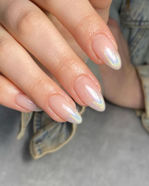 𝐊𝐢𝐫𝐬𝐭𝐚𝐧 𝐇𝐚𝐫𝐭 on Instagram: “I mean 🤍 My client was running late and we weren’t sure what to do in the timeframe we had so we pulled out a holo chrome ombré and both…” Ombre Chrome Nails, Holo Nails, Simple Gel Nails, Short Nails Art, Ombre Nail Designs, Classic Nails, Running Late, Neutral Nails, Elegant Nails