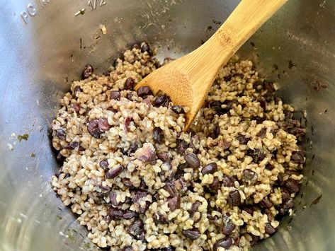 Black Beans And Brown Rice Recipe, Brown Rice And Black Beans, Black Beans And Brown Rice, Brown Rice Recipes Healthy, Beans And Brown Rice, Instant Pot Brown Rice, Instant Pot Black Beans, Healthy Brown Rice, Rice And Black Beans