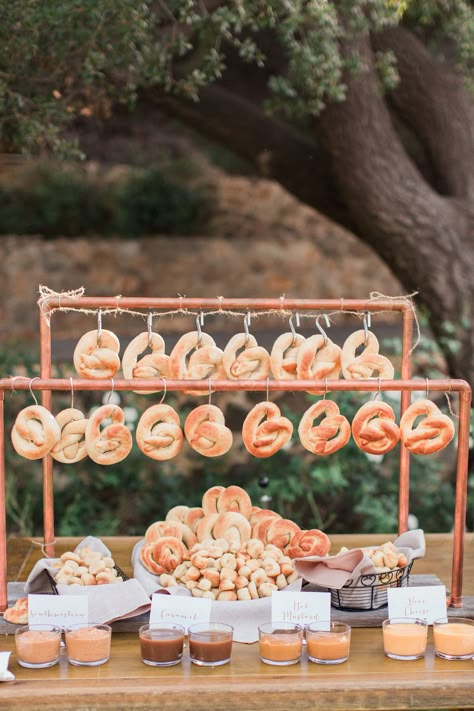 Wedding Reception Food Stations, Wedding Pretzels, Pretzel Bar, Donut Bar Wedding, Wedding Food Bars, Party Food Bars, Pretzel Bars, Wedding Food Stations, Wedding Snacks