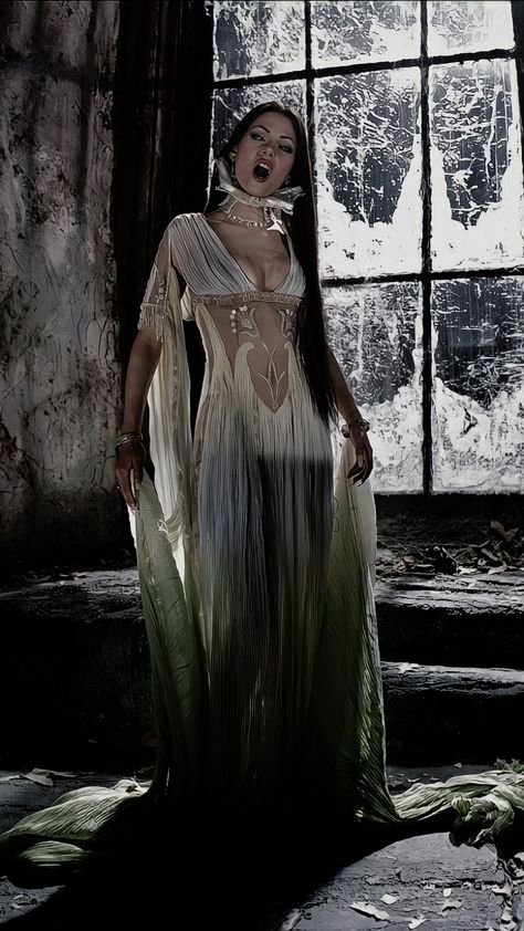 Marishka Aleera Verona, Bride Of Dracula Costume, Verona Dracula, Verona Van Helsing, Marishka Dracula, Dracula Moodboard, Dracula Wife, Dracula Fashion, Aleera Van Helsing