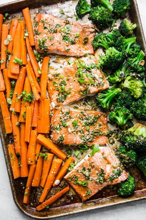 Salmon Sheet Pan Dinner, Healthy Salmon Dinner, Soy Sauce Marinade, Asian Salmon, Salmon Marinade, Sheet Pan Dinners Chicken, Sheet Pan Dinners Recipes, Healthy Salmon Recipes, Healthy Salmon