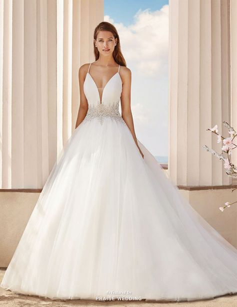 Major claps for this dreamy romantic gown from Demetrios Bridal Room! Demetrios Bridal, Ugly Dresses, Simple Wedding Dress Beach, Spring Wedding Dress, 2016 Wedding, Pretty Wedding Dresses, Bridal Shower Dress, Casual Wedding Dress, Gorgeous Wedding Dress