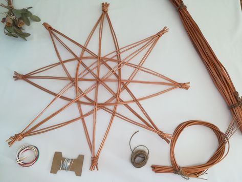 Willow Stars Christmas Decorations, Willow Star Diy, Twig Stars Diy, Willow Star, Scandinavian Woven Star, Rattan Star Tree Topper, Christmas Hygge, Diy Christmas Snowflakes, Hygge Christmas