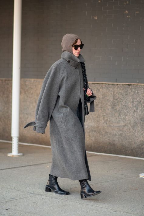 Minimal Fall Fashion, Fall 23 Fashion Trends, Winter Trends 2023, Coat Outfit Women, Cool Winter Outfits, Oversized Coat Outfit, Petite Winter Outfits, Winter Street Fashion, Nyc Street Style Fall