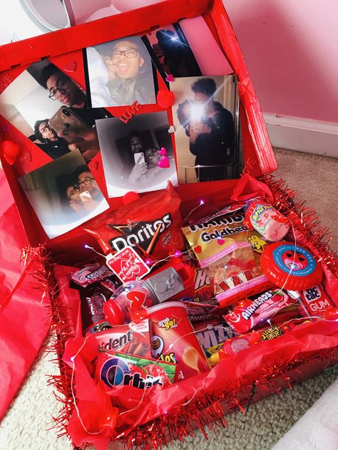 Vday Gift For Him, Valentine Day Boyfriend Gifts, Ideas To Get Your Bf For Valentines Day, Valentines Bf Basket, Men Valentine's Gift Ideas, Things To Get My Bf For Valentines Day, Valentine Day Gift For Boyfriend, Valentines Day Men Gifts, Cute Valentine’s Day Baskets For Him