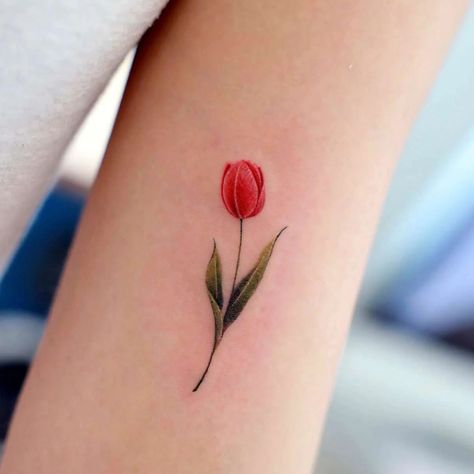 Tulip Tattoo, Petite Tattoos, Tatuaje A Color, Floral Tattoo Design, Stylist Tattoos, Small Hand Tattoos, Tattoo Bracelet, Discreet Tattoos, Subtle Tattoos