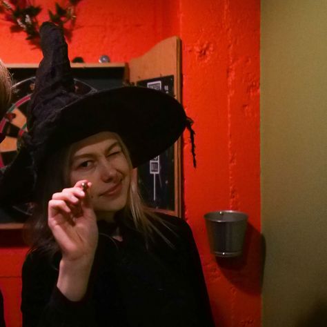 Phoebe Bridgers, Halloween, Hats