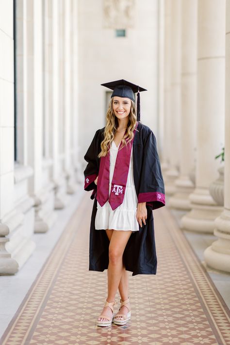 Texas A&M Senior Class of 2021 Summer wearing her cap and gown at the Admin Building at TAMU in College Station, Texas. She is wearing a white flowy dress and has lots of different poses in her pictures. Aggie Graduation Pictures, Grad Picture Outfits, College Grad Pictures, Cap And Gown Photos, Cap And Gown Pictures, College Pictures, College Graduation Pictures Poses, College Graduation Photoshoot, Senior Portraits Girl