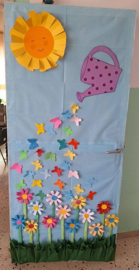 Flower Door Decorations Classroom, Spring Decorations Kindergarten, Door Decorations Classroom Spring, Spring Door Decorations Classroom, Spring Classroom Door, Spring Crafts Preschool, Spring Door Decoration, Flower Crafts Kids, Christmas Classroom Door