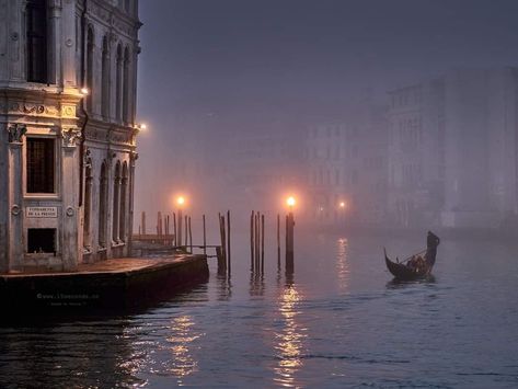 Italy In The Fall, Venice Pictures, Venice In Winter, Venice Aesthetic, Pictures Of Beautiful Places, Paris Vibes, Concept Art World, Italy Aesthetic, Visual Aesthetics