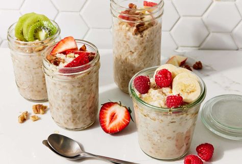 These overnight steel-cut oats are the ultimate make-ahead breakfast. Make a batch for the whole family, or store the extra servings in the fridge to eat throughout the week. Mediterranean Breakfasts, Mediterranean Lunches, Breakfasts Healthy, Steel Cut Oats Overnight, Dr Greger, Mediterranean Diet Breakfast, Mediterranean Breakfast, Med Diet, Healthy Breakfasts