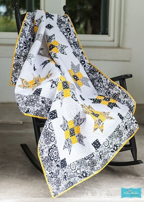 Black White Quilts, Free Quilt Tutorials, Black And White Quilts, Yellow Quilts, White Quilts, Quilt Tutorial, Sewing Quilts, Quilts To Make, Free Quilt Patterns